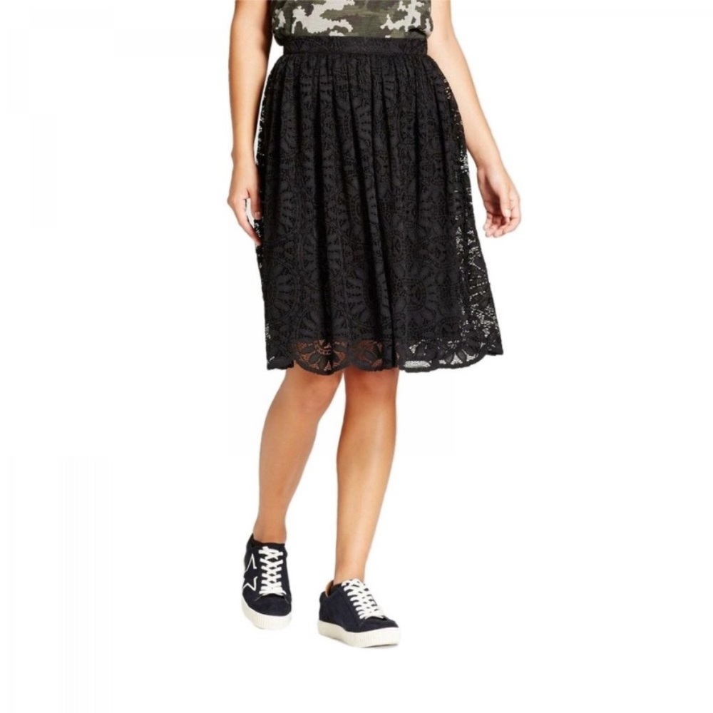 BNWT Black Lace Scalloped Skirt